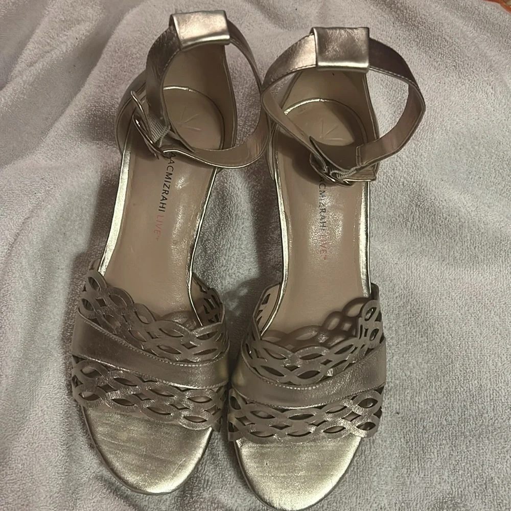 - Isaac Mizrahi metallic platform sandals. Size 9.5‎ wide